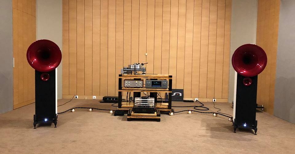 It is our great pleasure to introduce Ultimate Audio as Rogoz Audio new distributor…