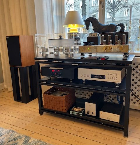 ROGOZ AUDIO 4QB3 ANTI-VIBRATION AUDIO STAND IN SWEDEN Feedback received today from our VIP…