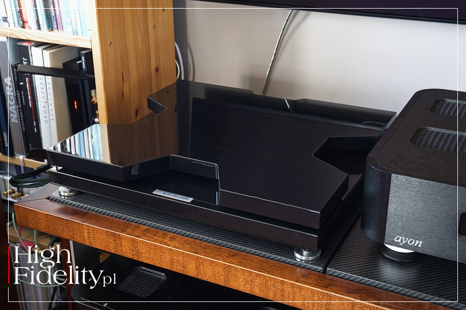 ROGOZ AUDIO Cadenza/BBS anti-vibration platform reviewed by High Fidelity — and awarded the RED…