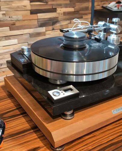 Great to see ROGOZ Audio in such a fine system at our German distributor…