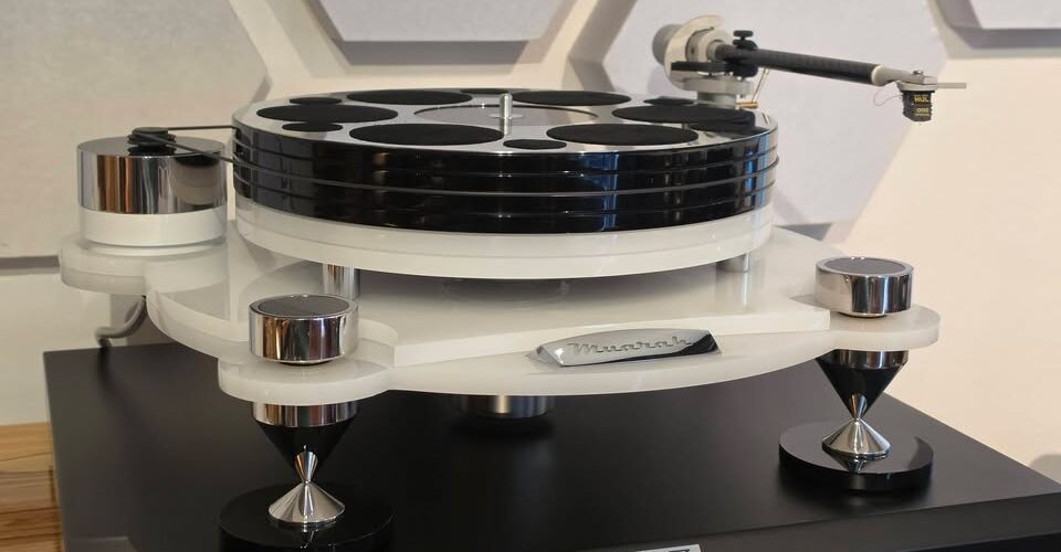The Muarah MT1 “Chess” – a distinctive black-and-white interpretation of the MT1 turntable –…