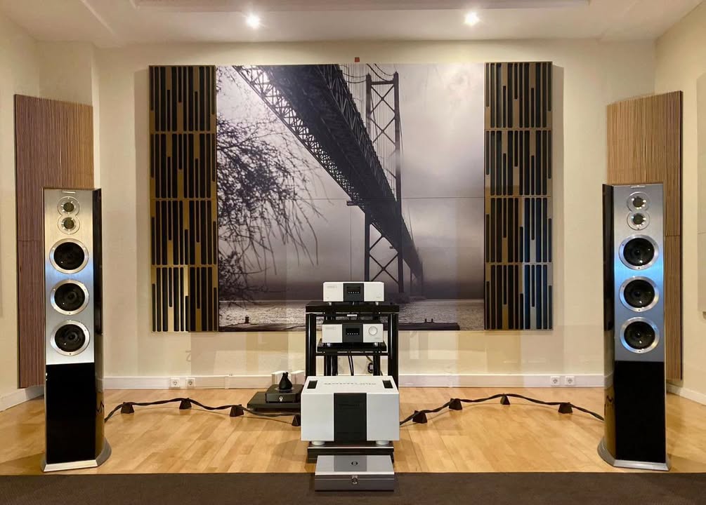 A high-end audio demonstration at the Lisbon showroom of Ultimate Audio Elite, our authorized…